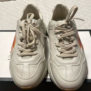 Womans Gucci sneakers